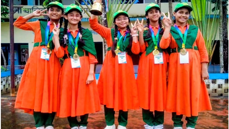 বিতর্কে মুগ্ধতা ছড়াচ্ছে বড় মহেশখালী বালিকা উচ্চ বিদ্যালয়ের পাঁচ ক্ষুদে মেধাবী,